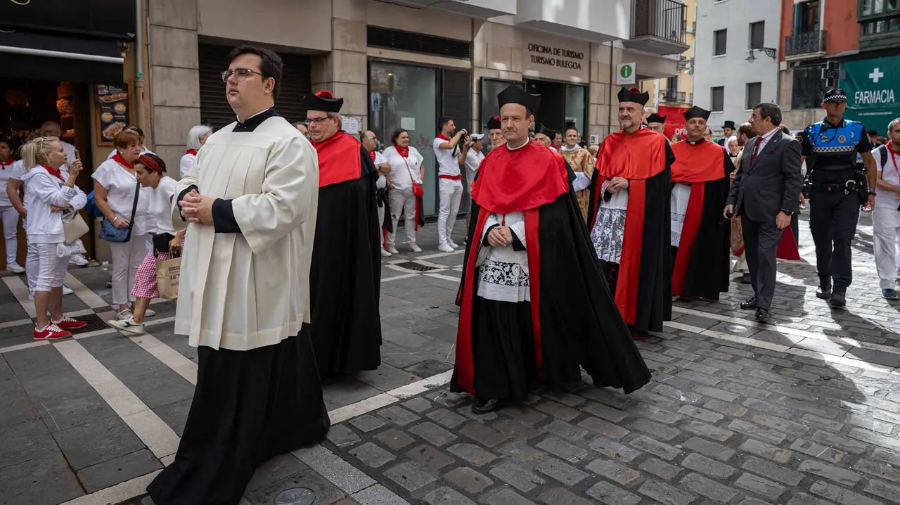 La Corporación municipal recoge al Cabildo en la Catedral antes de la procesión. Maite H. Mateo-18