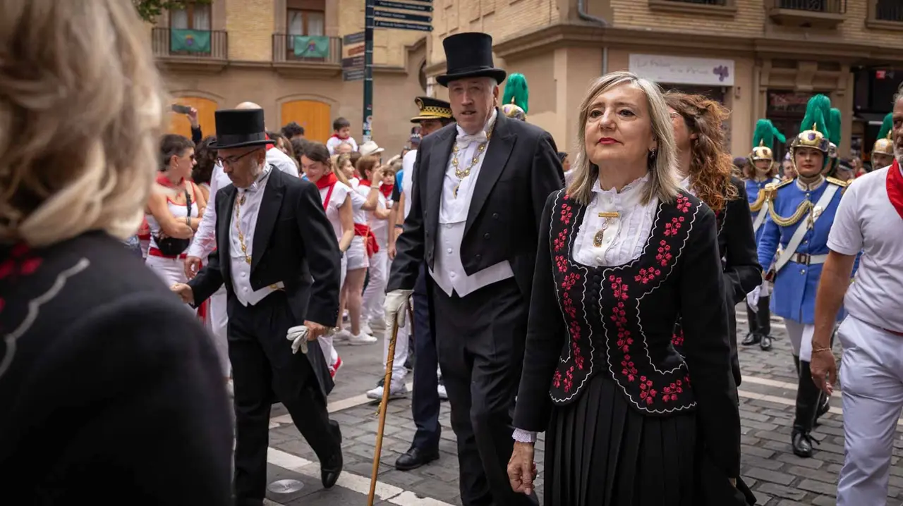La Corporación municipal recoge al Cabildo en la Catedral antes de la procesión. Maite H. Mateo-19
