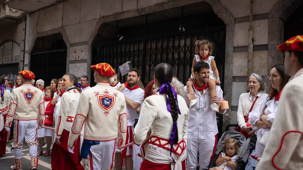 La Corporación municipal recoge al Cabildo en la Catedral antes de la procesión. Maite H. Mateo-23