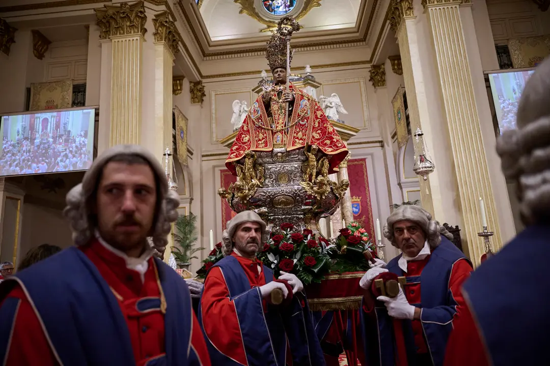 Miles de personas arropan a San Fermín en su grande de las fiestas de 2025. PABLO LASAOSA