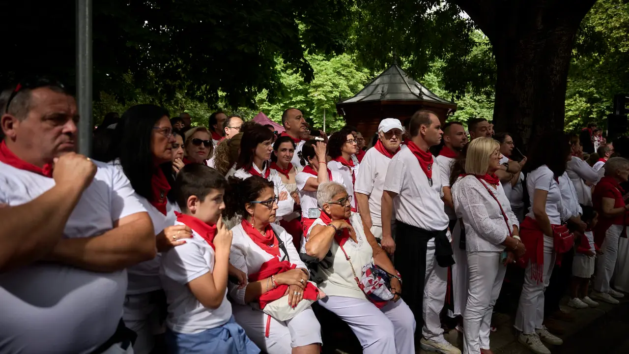 Miles de personas arropan a San Fermín en su grande de las fiestas de 2025. PABLO LASAOSA