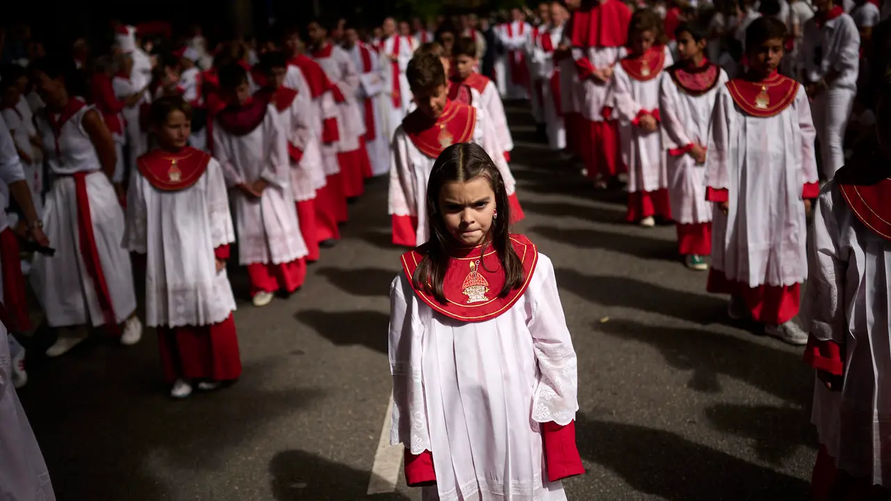 Miles de personas arropan a San Fermín en su grande de las fiestas de 2025. PABLO LASAOSA