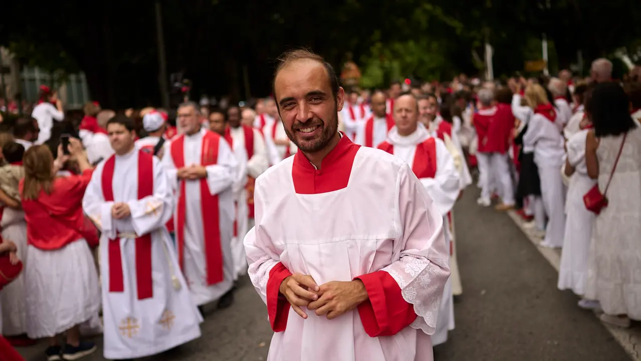 Miles de personas arropan a San Fermín en su grande de las fiestas de 2025. PABLO LASAOSA