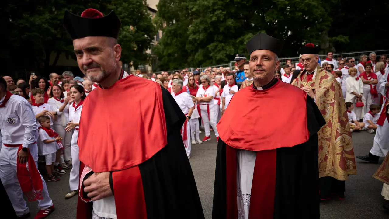 Miles de personas arropan a San Fermín en su grande de las fiestas de 2025. PABLO LASAOSA