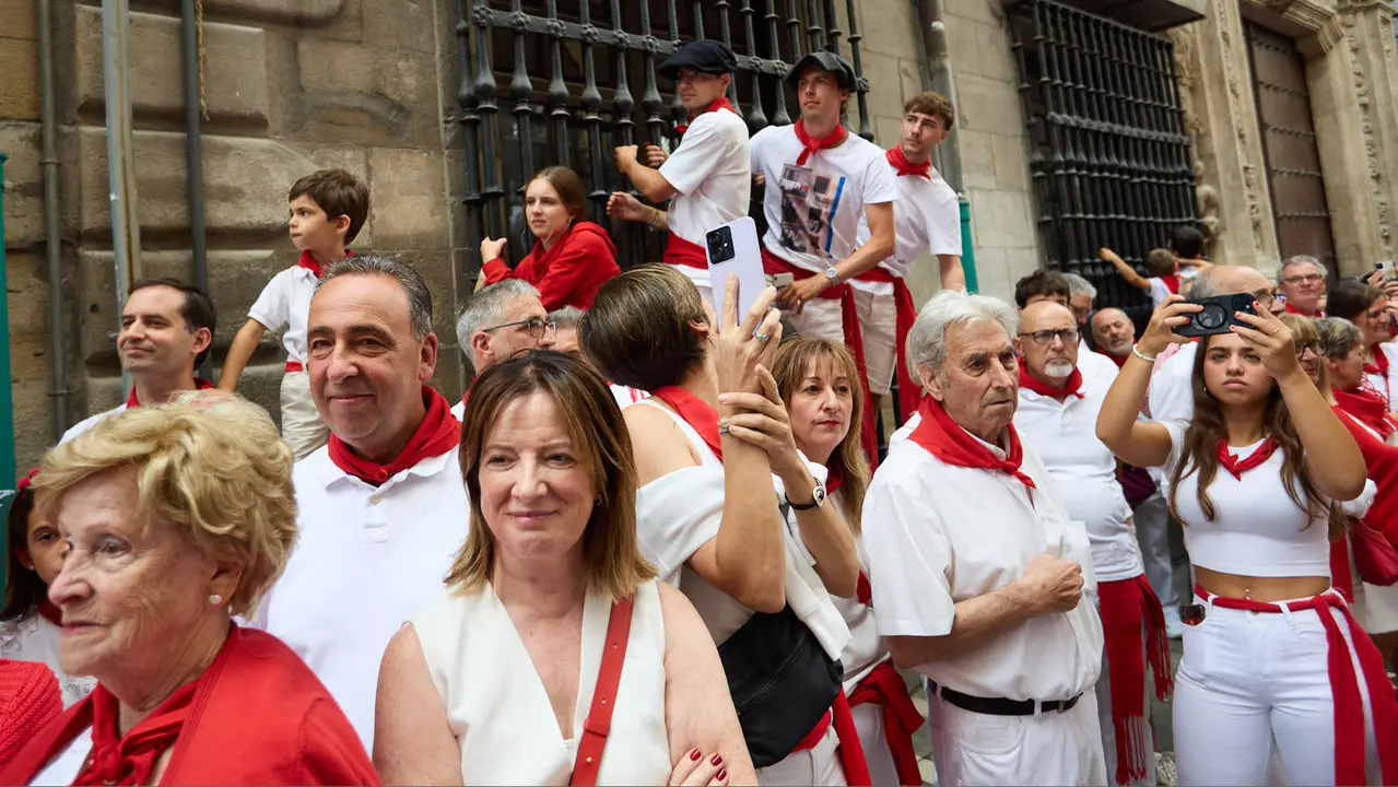 Procesión de San Fermín 2025 por las calles de Pamplona. IÑIGO ALZUGARAY