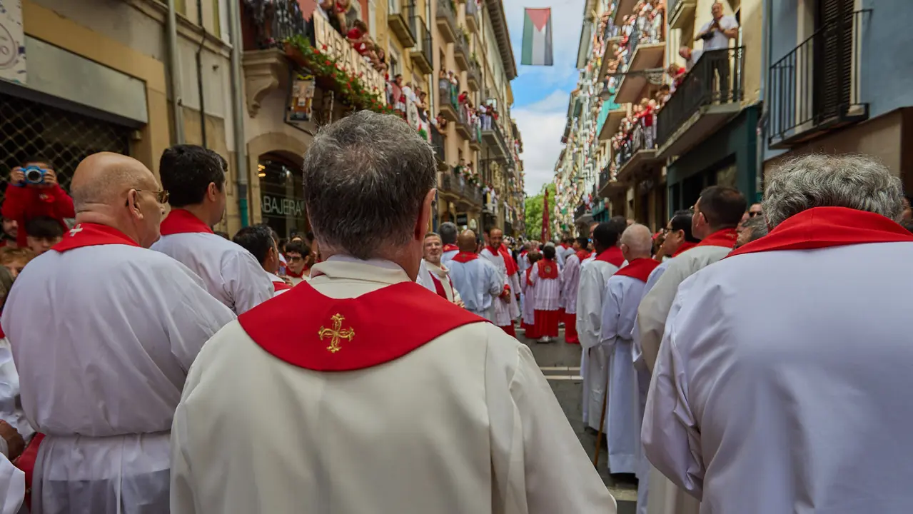 Procesión de San Fermín 2025 por las calles de Pamplona. IÑIGO ALZUGARAY