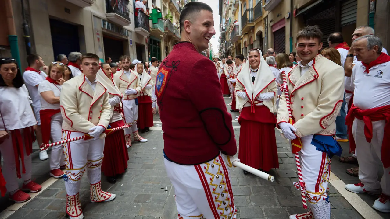 Procesión de San Fermín 2025 por las calles de Pamplona. IÑIGO ALZUGARAY
