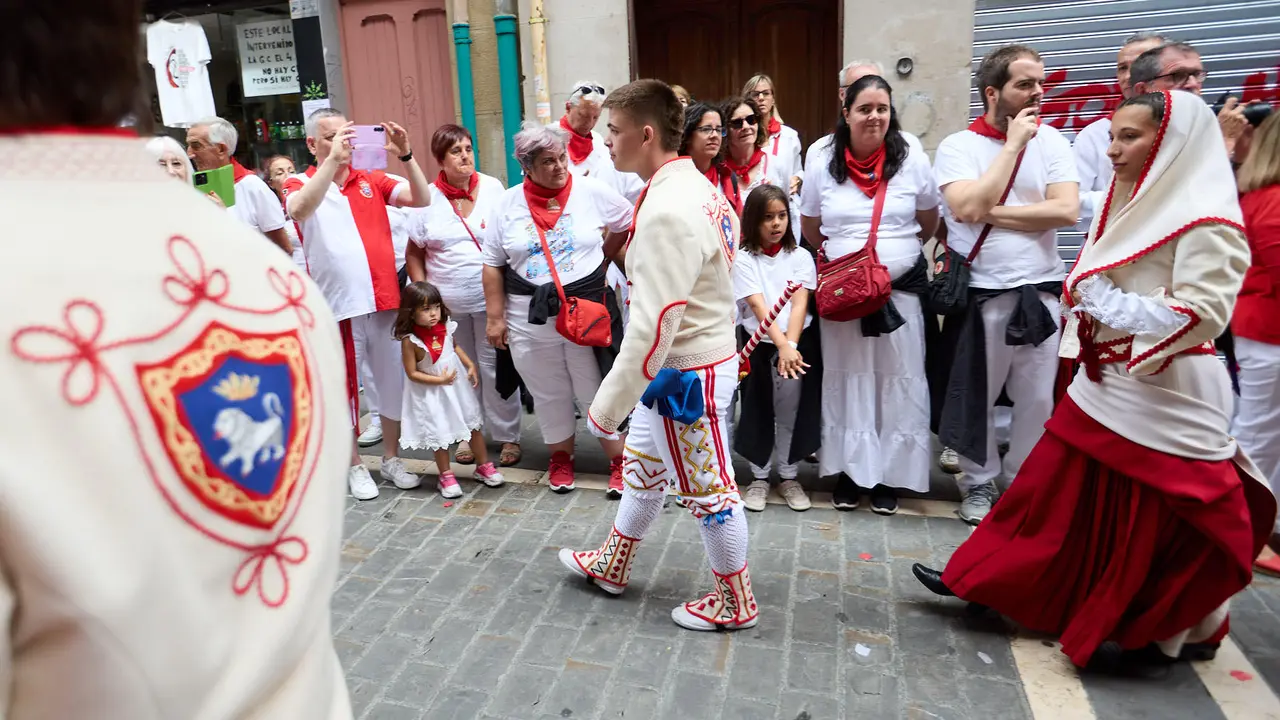 Procesión de San Fermín 2025 por las calles de Pamplona. IÑIGO ALZUGARAY