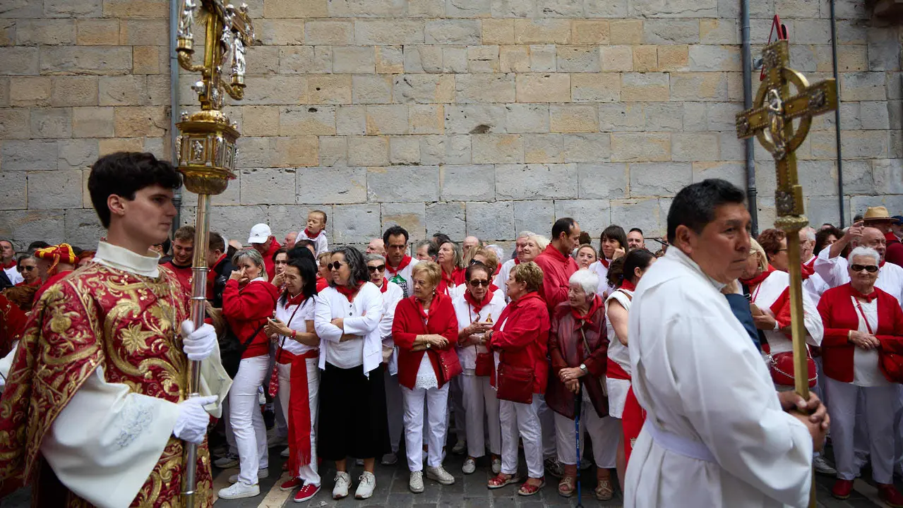 Procesión de San Fermín 2025 por las calles de Pamplona. IÑIGO ALZUGARAY