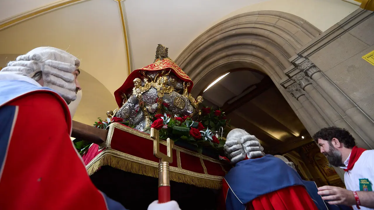 Procesión de San Fermín 2025 por las calles de Pamplona. IÑIGO ALZUGARAY