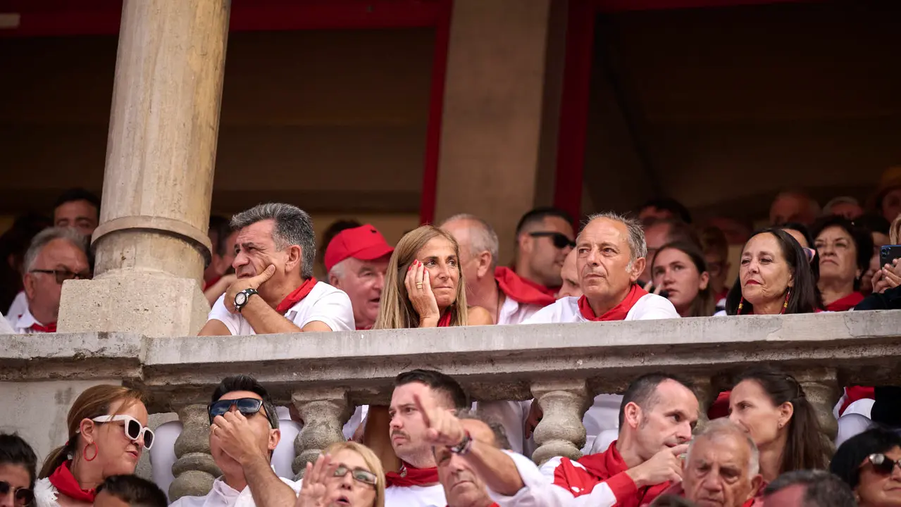 Ambiente durante la primera corrida de toros de San Fermín 2025 con toros de Fuente Ymbro para Miguel Ángel Perera, Talavante y Daniel Luque. PABLO LASAOSA