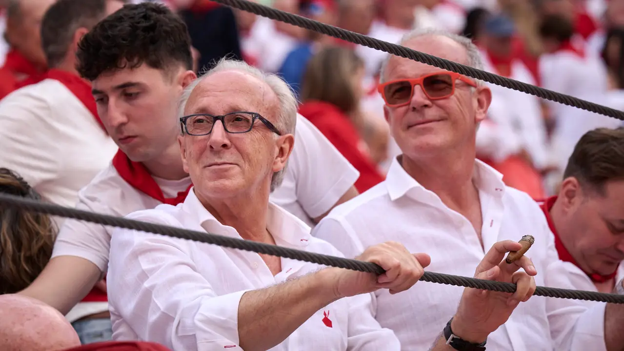 Ambiente durante la primera corrida de toros de San Fermín 2025 con toros de Fuente Ymbro para Miguel Ángel Perera, Talavante y Daniel Luque. PABLO LASAOSA