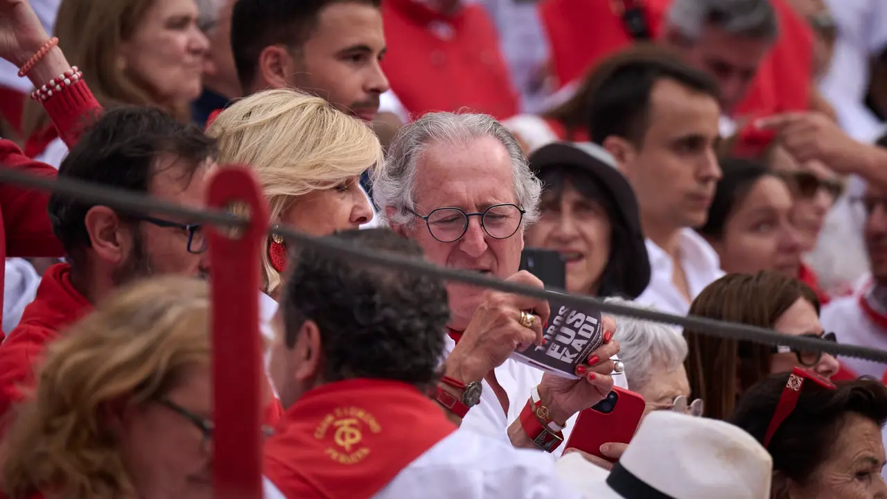 Ambiente durante la primera corrida de toros de San Fermín 2025 con toros de Fuente Ymbro para Miguel Ángel Perera, Talavante y Daniel Luque. PABLO LASAOSA