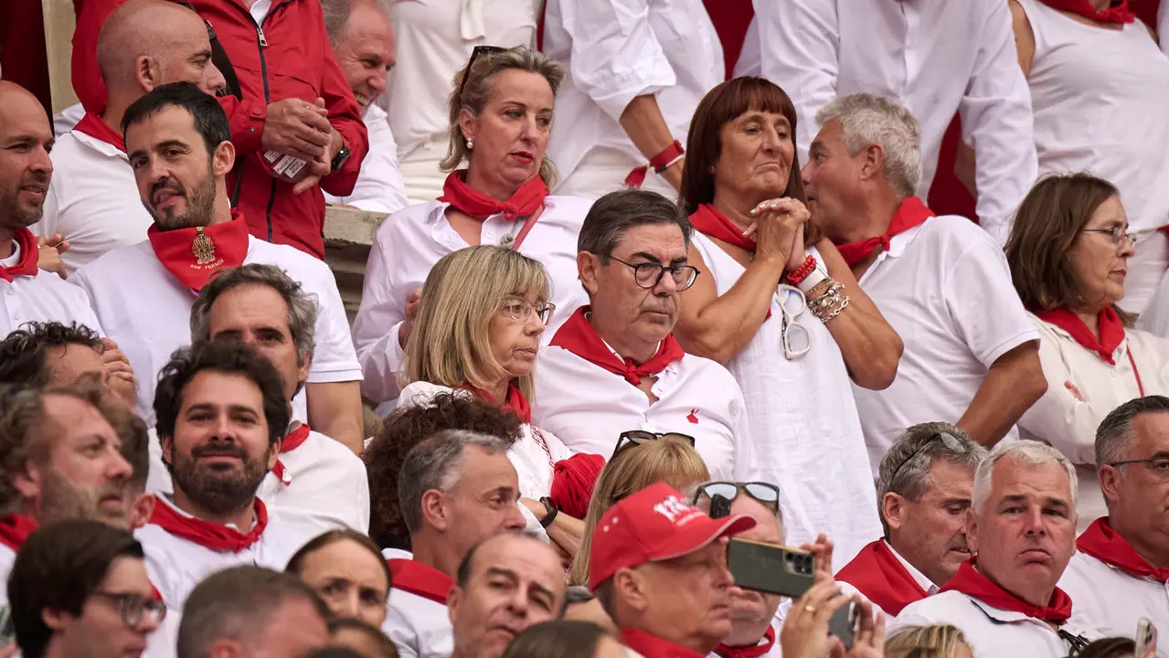 Ambiente durante la primera corrida de toros de San Fermín 2025 con toros de Fuente Ymbro para Miguel Ángel Perera, Talavante y Daniel Luque. PABLO LASAOSA