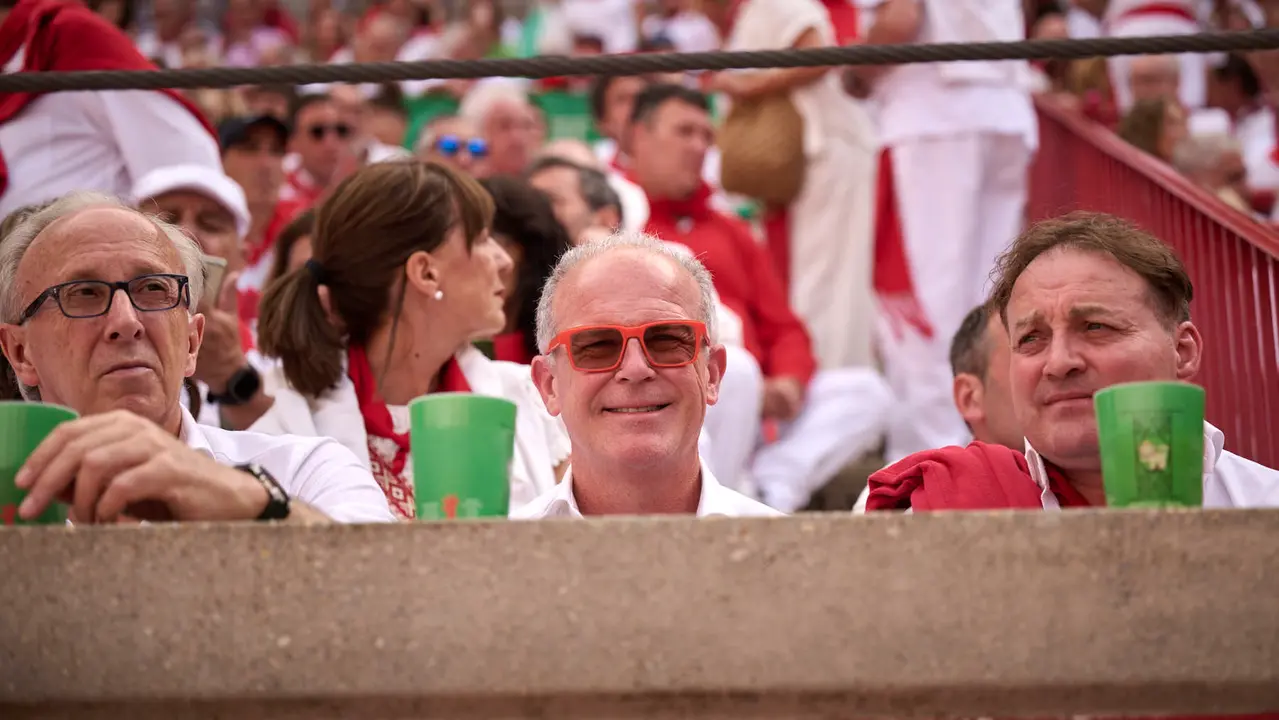 Ambiente durante la primera corrida de toros de San Fermín 2025 con toros de Fuente Ymbro para Miguel Ángel Perera, Talavante y Daniel Luque. PABLO LASAOSA
