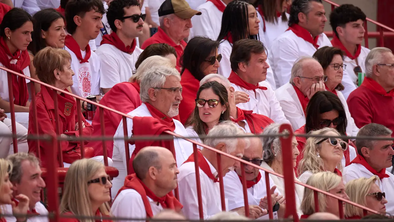 Ambiente durante la primera corrida de toros de San Fermín 2025 con toros de Fuente Ymbro para Miguel Ángel Perera, Talavante y Daniel Luque. PABLO LASAOSA