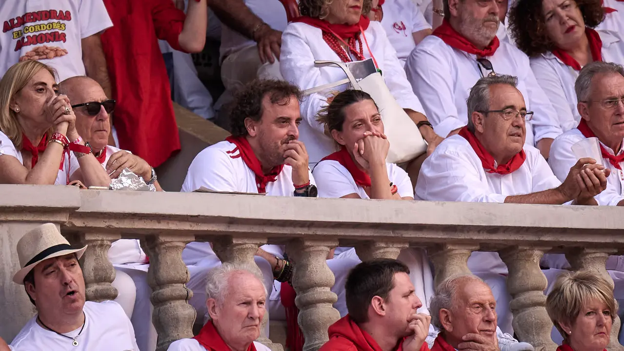 Ambiente durante la primera corrida de toros de San Fermín 2025 con toros de Fuente Ymbro para Miguel Ángel Perera, Talavante y Daniel Luque. PABLO LASAOSA