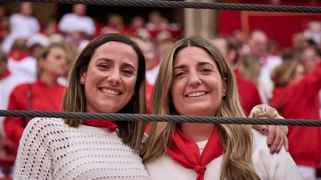 Ambiente durante la primera corrida de toros de San Fermín 2025 con toros de Fuente Ymbro para Miguel Ángel Perera, Talavante y Daniel Luque. PABLO LASAOSA