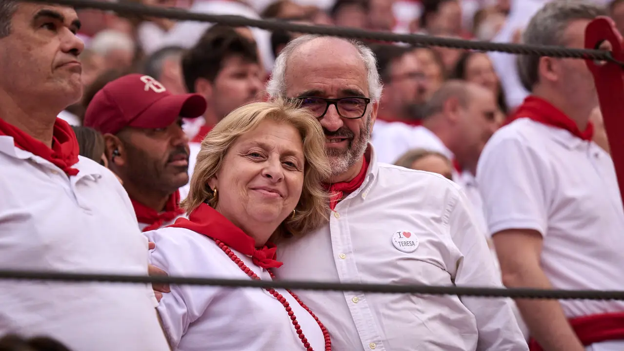 Ambiente durante la primera corrida de toros de San Fermín 2025 con toros de Fuente Ymbro para Miguel Ángel Perera, Talavante y Daniel Luque. PABLO LASAOSA
