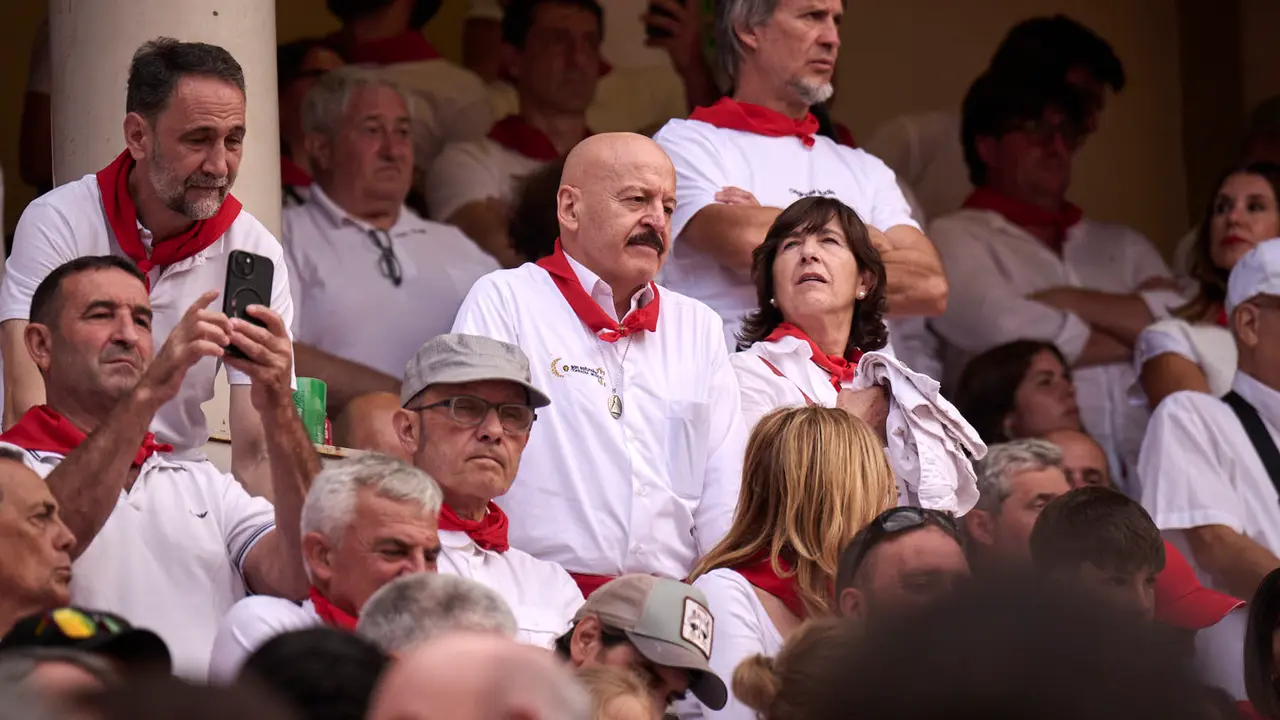 Ambiente durante la primera corrida de toros de San Fermín 2025 con toros de Fuente Ymbro para Miguel Ángel Perera, Talavante y Daniel Luque. PABLO LASAOSA