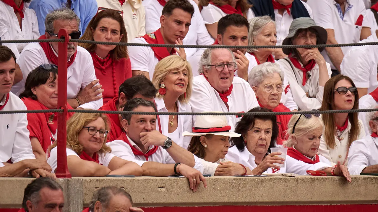 Ambiente durante la primera corrida de toros de San Fermín 2025 con toros de Fuente Ymbro para Miguel Ángel Perera, Talavante y Daniel Luque. PABLO LASAOSA