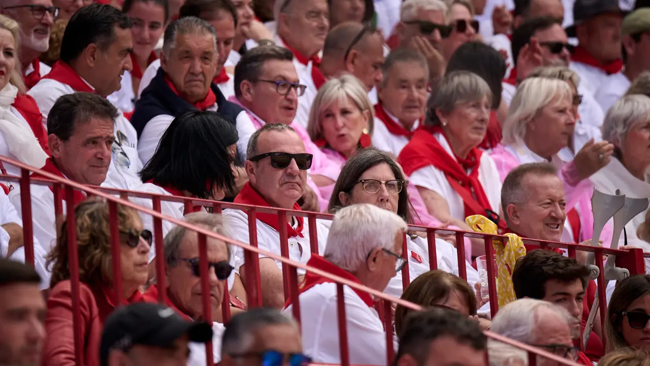 Ambiente durante la primera corrida de toros de San Fermín 2025 con toros de Fuente Ymbro para Miguel Ángel Perera, Talavante y Daniel Luque. PABLO LASAOSA
