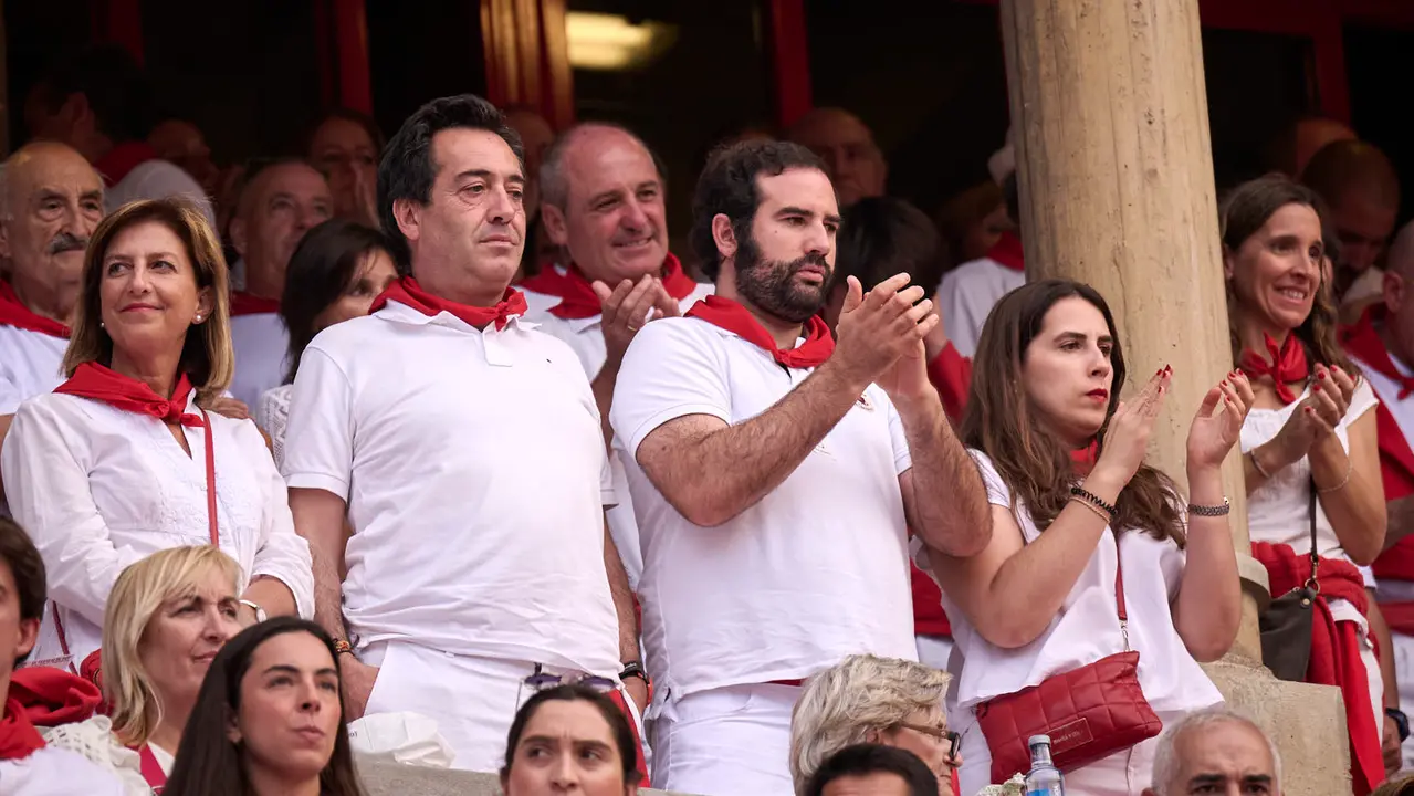 Ambiente durante la primera corrida de toros de San Fermín 2025 con toros de Fuente Ymbro para Miguel Ángel Perera, Talavante y Daniel Luque. PABLO LASAOSA
