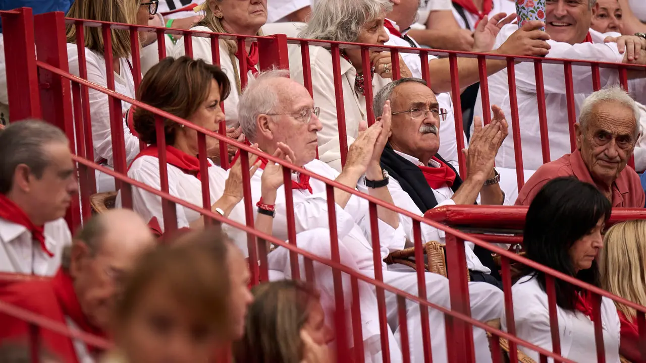 Ambiente durante la primera corrida de toros de San Fermín 2025 con toros de Fuente Ymbro para Miguel Ángel Perera, Talavante y Daniel Luque. PABLO LASAOSA