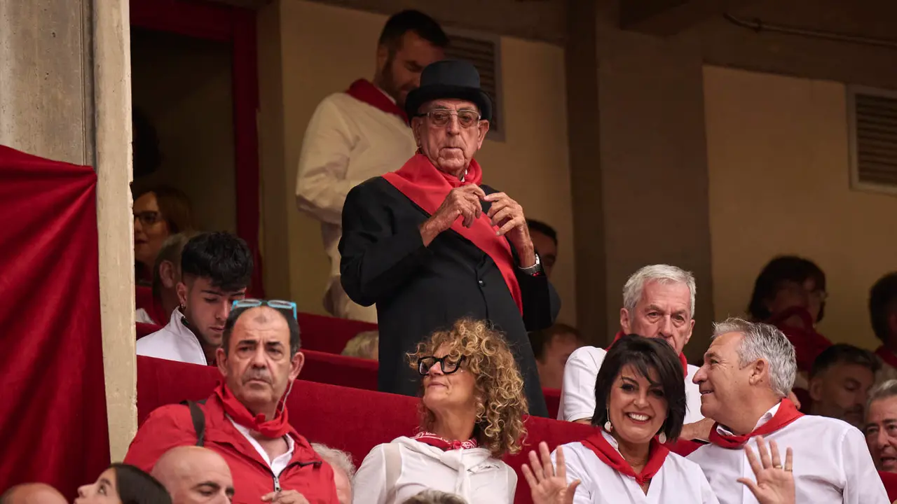 Ambiente durante la primera corrida de toros de San Fermín 2025 con toros de Fuente Ymbro para Miguel Ángel Perera, Talavante y Daniel Luque. PABLO LASAOSA