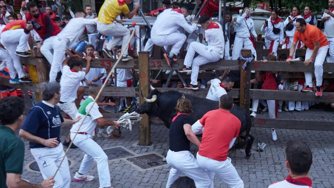 Segundo encierro de San Fermín 2025 el día 8 de julio con toros de Cebada Gago en Telefónica. EUROPA PRESS - EDUARDO SANZ (16)