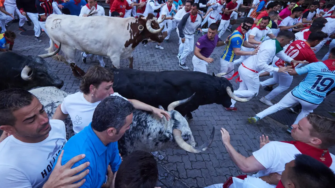 Segundo encierro de San Fermín 2025 el día 8 de julio con toros de Cebada Gago en Telefónica. EUROPA PRESS - EDUARDO SANZ (21)