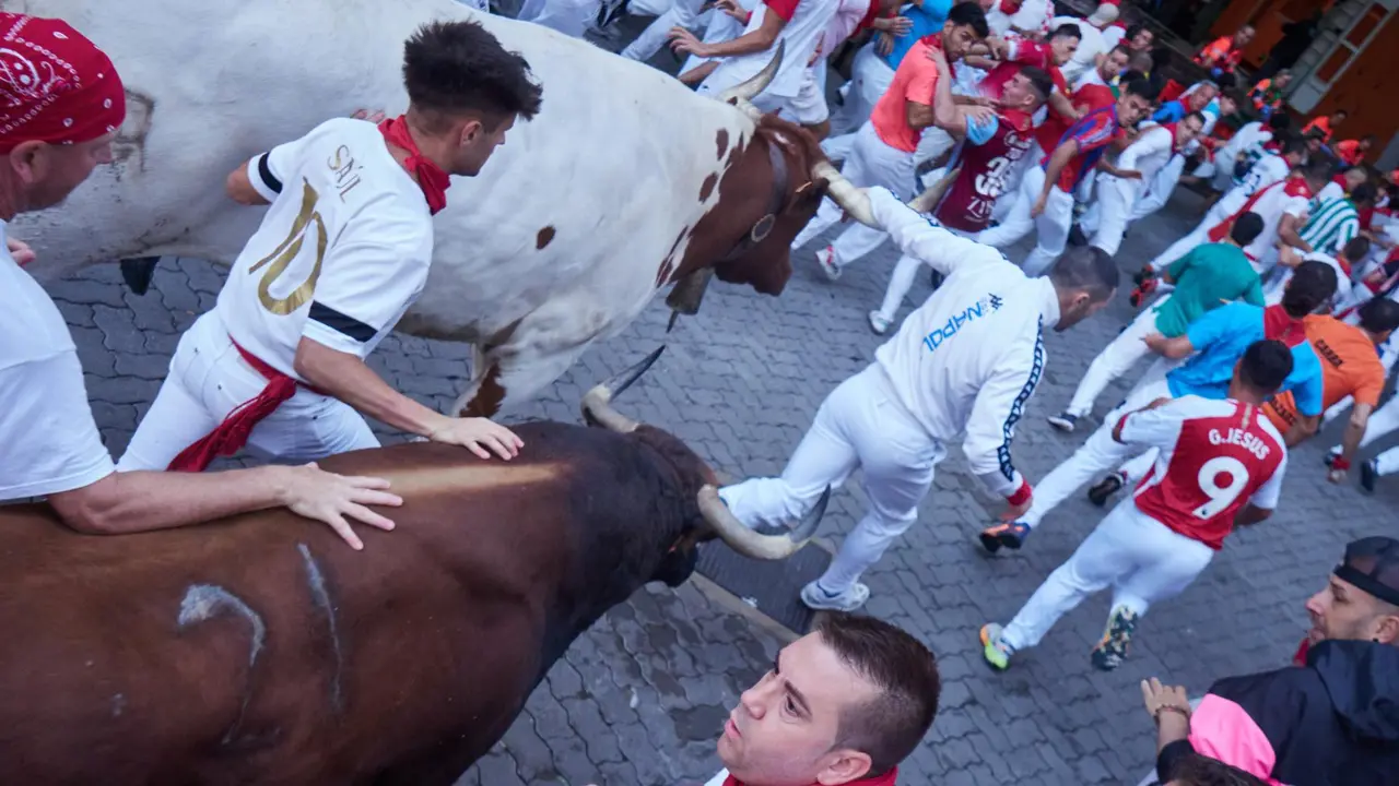 Segundo encierro de San Fermín 2025 el día 8 de julio con toros de Cebada Gago en Telefónica. EUROPA PRESS - EDUARDO SANZ (24)