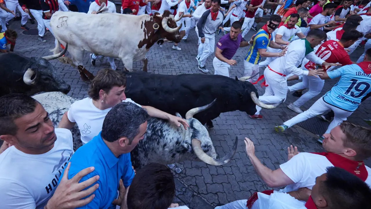 Segundo encierro de San Fermín 2025 el día 8 de julio con toros de Cebada Gago en Telefónica. EUROPA PRESS - EDUARDO SANZ (6)