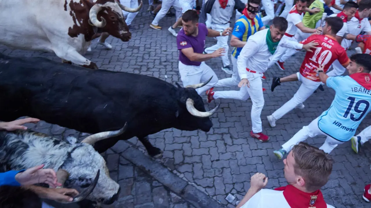 Segundo encierro de San Fermín 2025 el día 8 de julio con toros de Cebada Gago en Telefónica. EUROPA PRESS - EDUARDO SANZ (7)