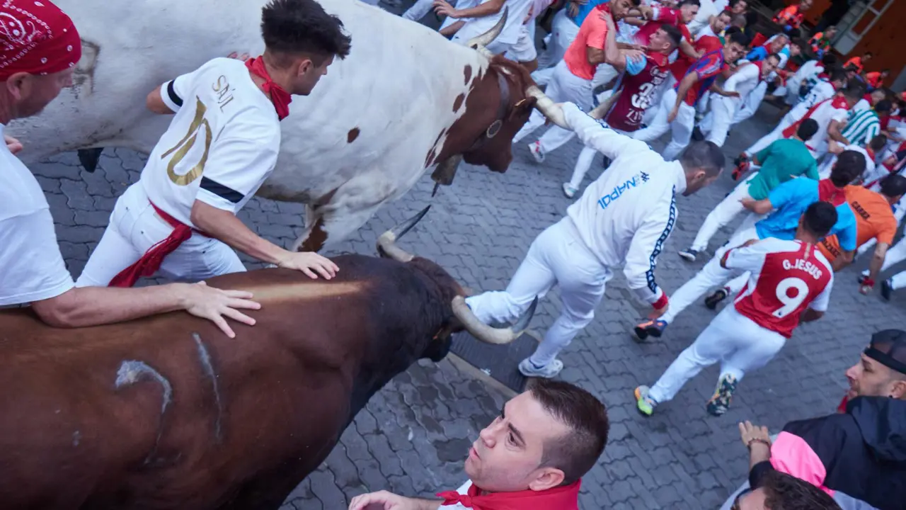 Segundo encierro de San Fermín 2025 el día 8 de julio con toros de Cebada Gago en Telefónica. EUROPA PRESS - EDUARDO SANZ (9)