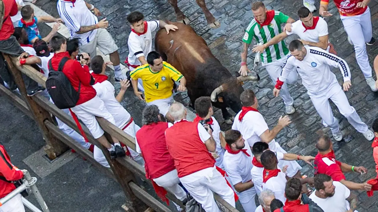 Segundo encierro de San Fermín 2015 con toros de Cebada Gago en Telefonica. Maite H. Mateo.-05
