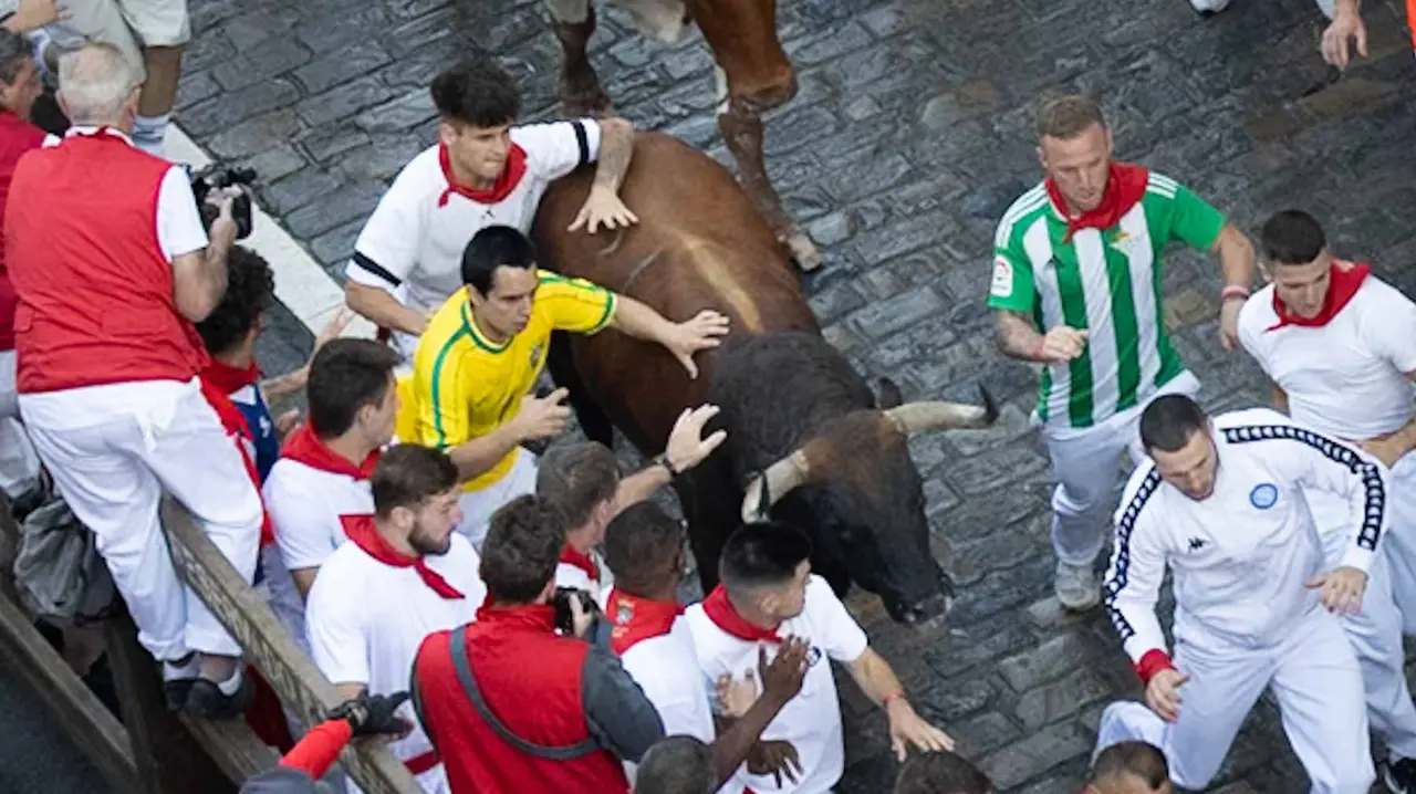Segundo encierro de San Fermín 2015 con toros de Cebada Gago en Telefonica. Maite H. Mateo.-07