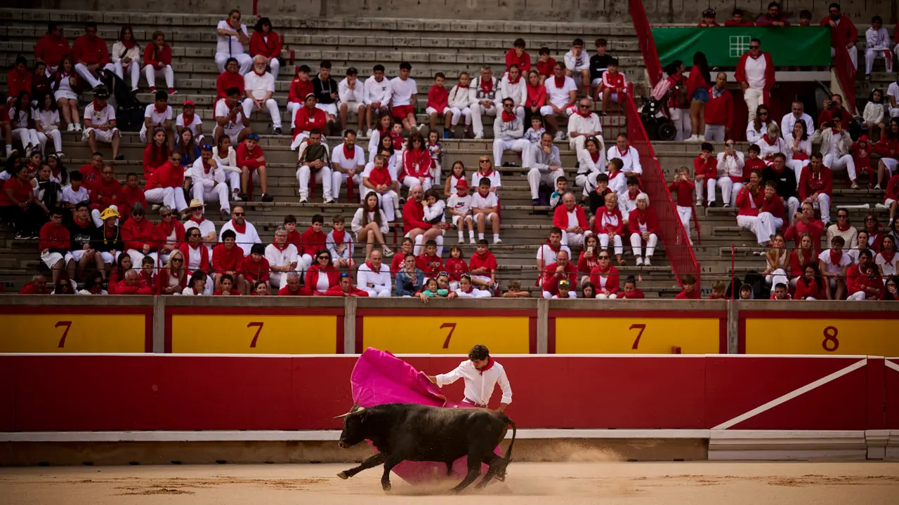 Toros en familia en la Plaza de Toros de Pamplona con Pablo Hernández, Aarón Navas, Francisco Jiménez y el torero Román como comentarista. PABLO LASAOSA
