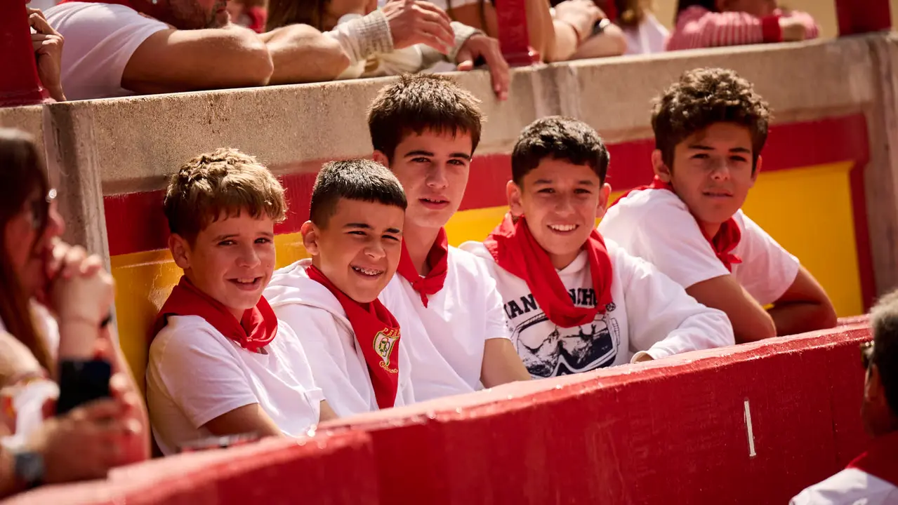 Toros en familia en la Plaza de Toros de Pamplona con Pablo Hernández, Aarón Navas, Francisco Jiménez y el torero Román como comentarista. PABLO LASAOSA