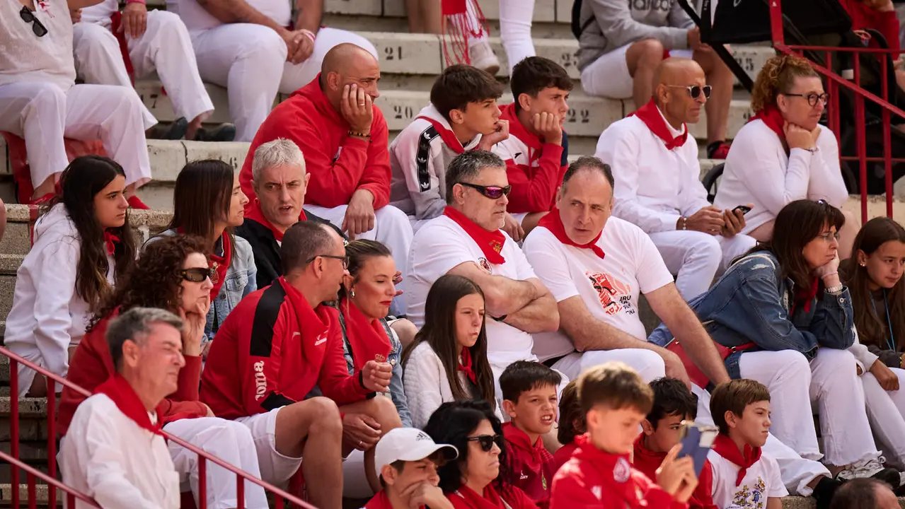 Toros en familia en la Plaza de Toros de Pamplona con Pablo Hernández, Aarón Navas, Francisco Jiménez y el torero Román como comentarista. PABLO LASAOSA