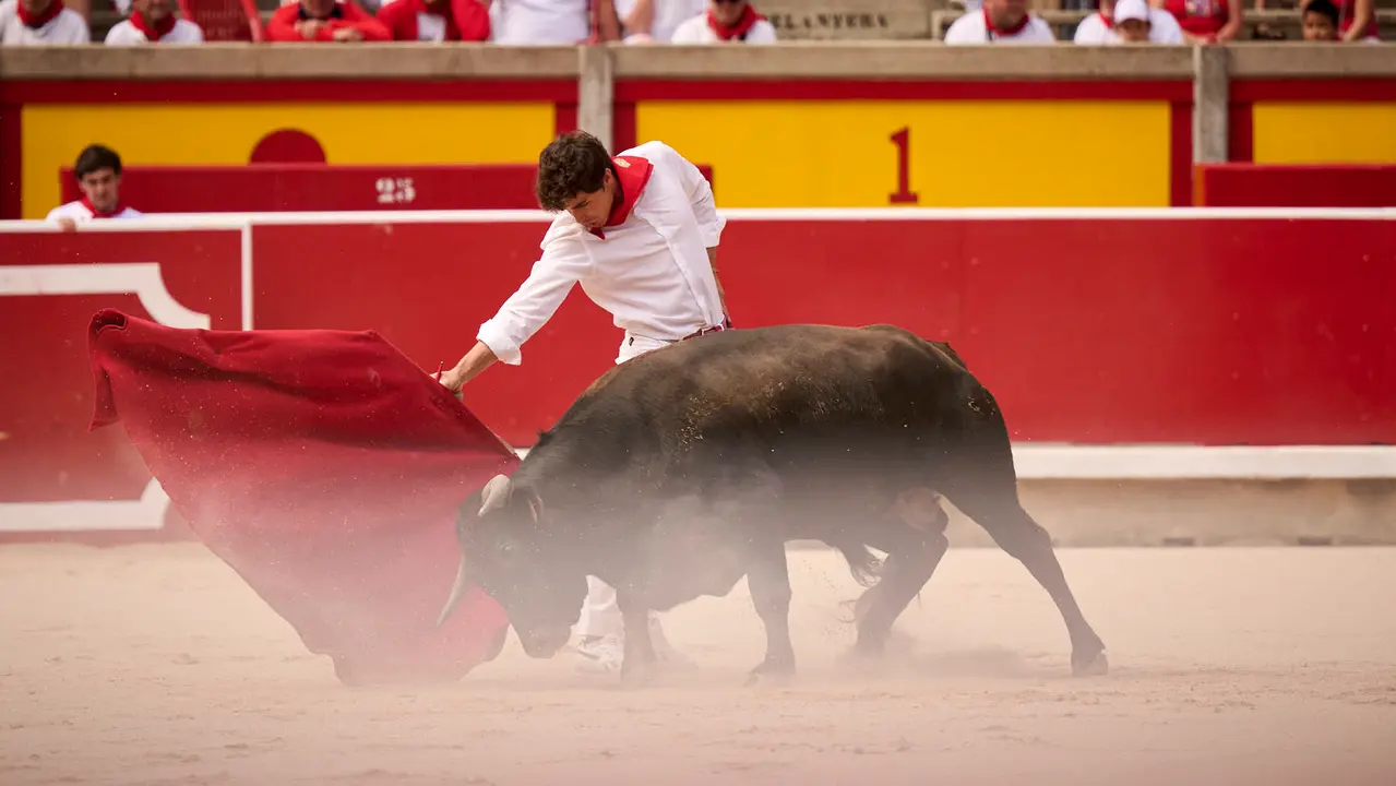 Toros en familia en la Plaza de Toros de Pamplona con Pablo Hernández, Aarón Navas, Francisco Jiménez y el torero Román como comentarista. PABLO LASAOSA