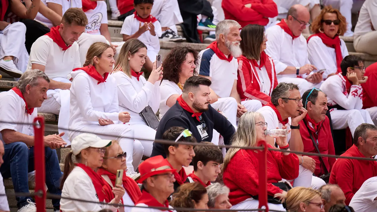 Toros en familia en la Plaza de Toros de Pamplona con Pablo Hernández, Aarón Navas, Francisco Jiménez y el torero Román como comentarista. PABLO LASAOSA