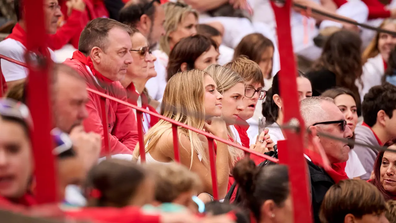 Toros en familia en la Plaza de Toros de Pamplona con Pablo Hernández, Aarón Navas, Francisco Jiménez y el torero Román como comentarista. PABLO LASAOSA