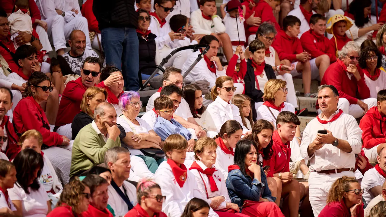 Toros en familia en la Plaza de Toros de Pamplona con Pablo Hernández, Aarón Navas, Francisco Jiménez y el torero Román como comentarista. PABLO LASAOSA