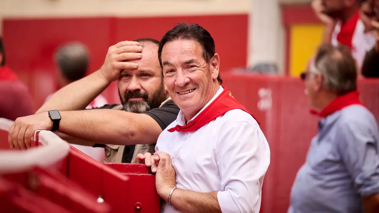 Toros en familia en la Plaza de Toros de Pamplona con Pablo Hernández, Aarón Navas, Francisco Jiménez y el torero Román como comentarista. PABLO LASAOSA