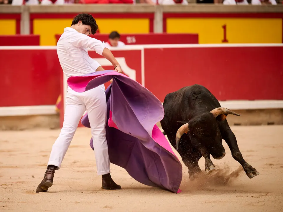 Toros en familia en la Plaza de Toros de Pamplona con Pablo Hernández, Aarón Navas, Francisco Jiménez y el torero Román como comentarista. PABLO LASAOSA