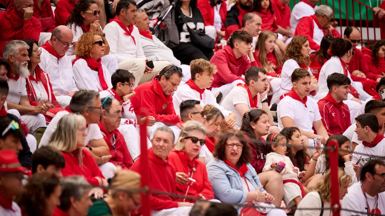 Toros en familia en la Plaza de Toros de Pamplona con Pablo Hernández, Aarón Navas, Francisco Jiménez y el torero Román como comentarista. PABLO LASAOSA