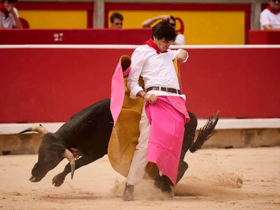 Toros en familia en la Plaza de Toros de Pamplona con Pablo Hernández, Aarón Navas, Francisco Jiménez y el torero Román como comentarista. PABLO LASAOSA