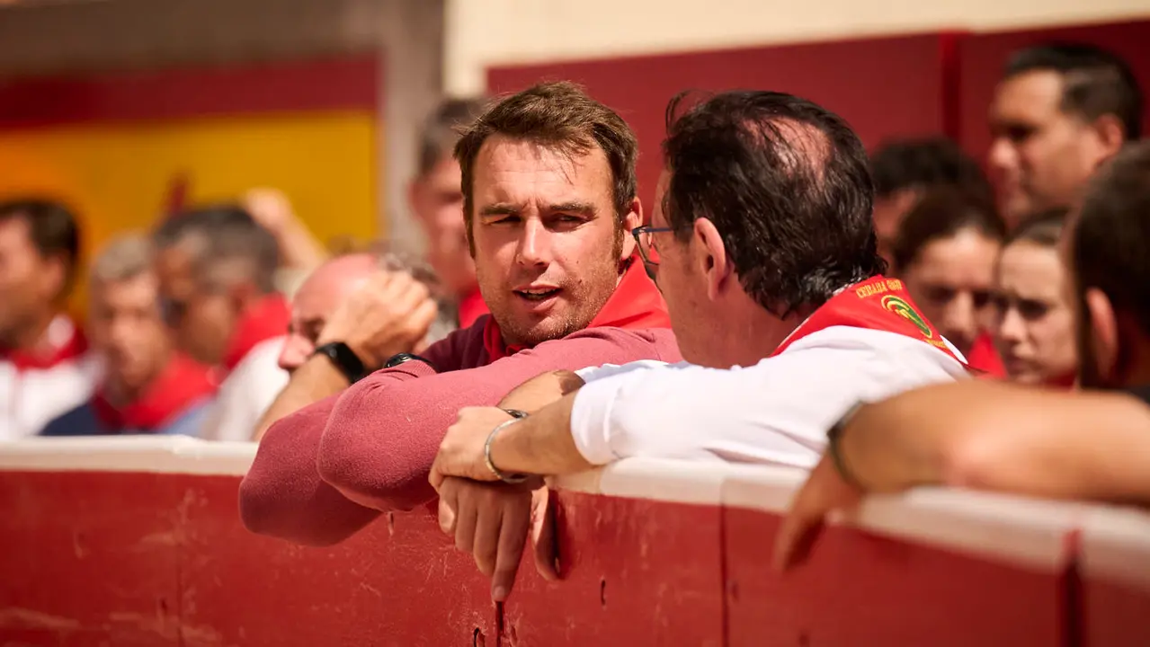 Toros en familia en la Plaza de Toros de Pamplona con Pablo Hernández, Aarón Navas, Francisco Jiménez y el torero Román como comentarista. PABLO LASAOSA