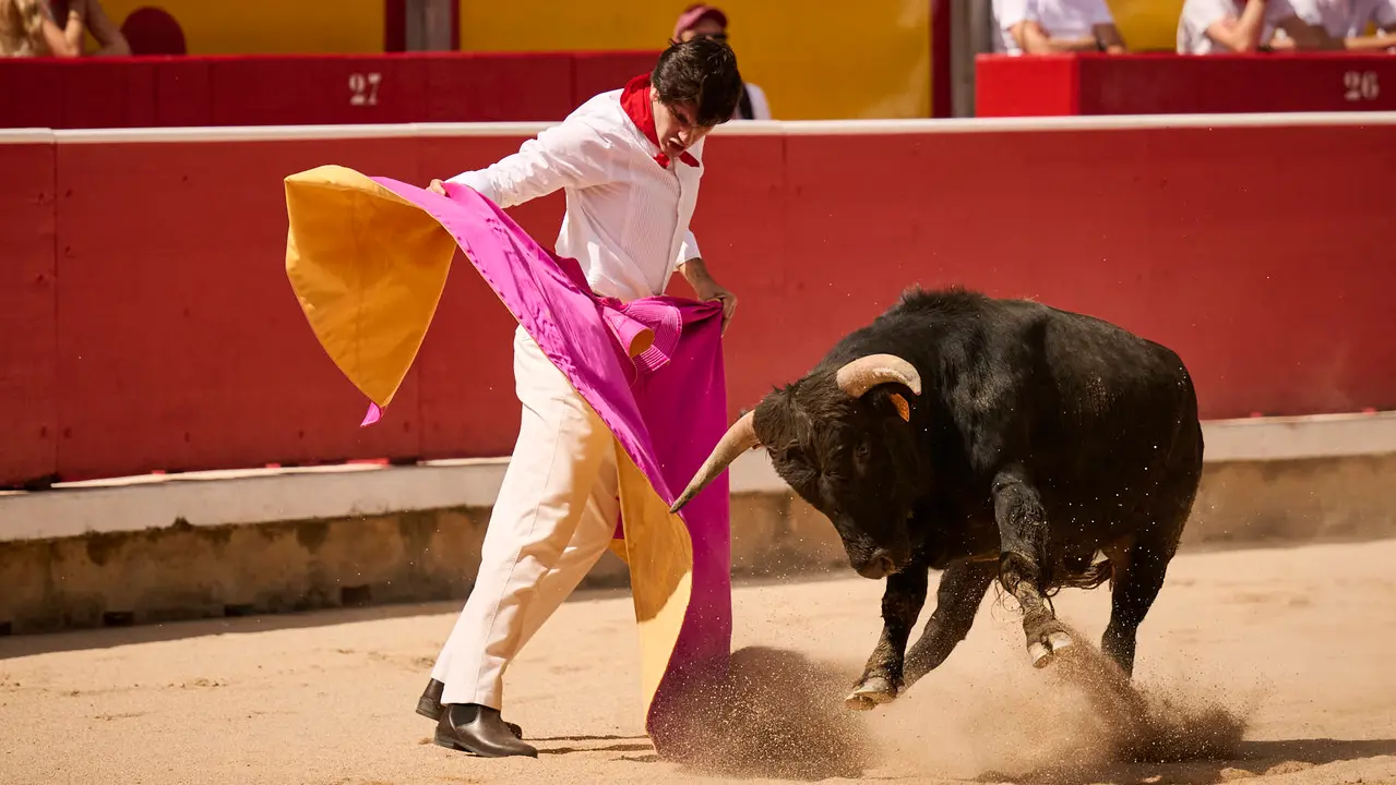 Toros en familia en la Plaza de Toros de Pamplona con Pablo Hernández, Aarón Navas, Francisco Jiménez y el torero Román como comentarista. PABLO LASAOSA